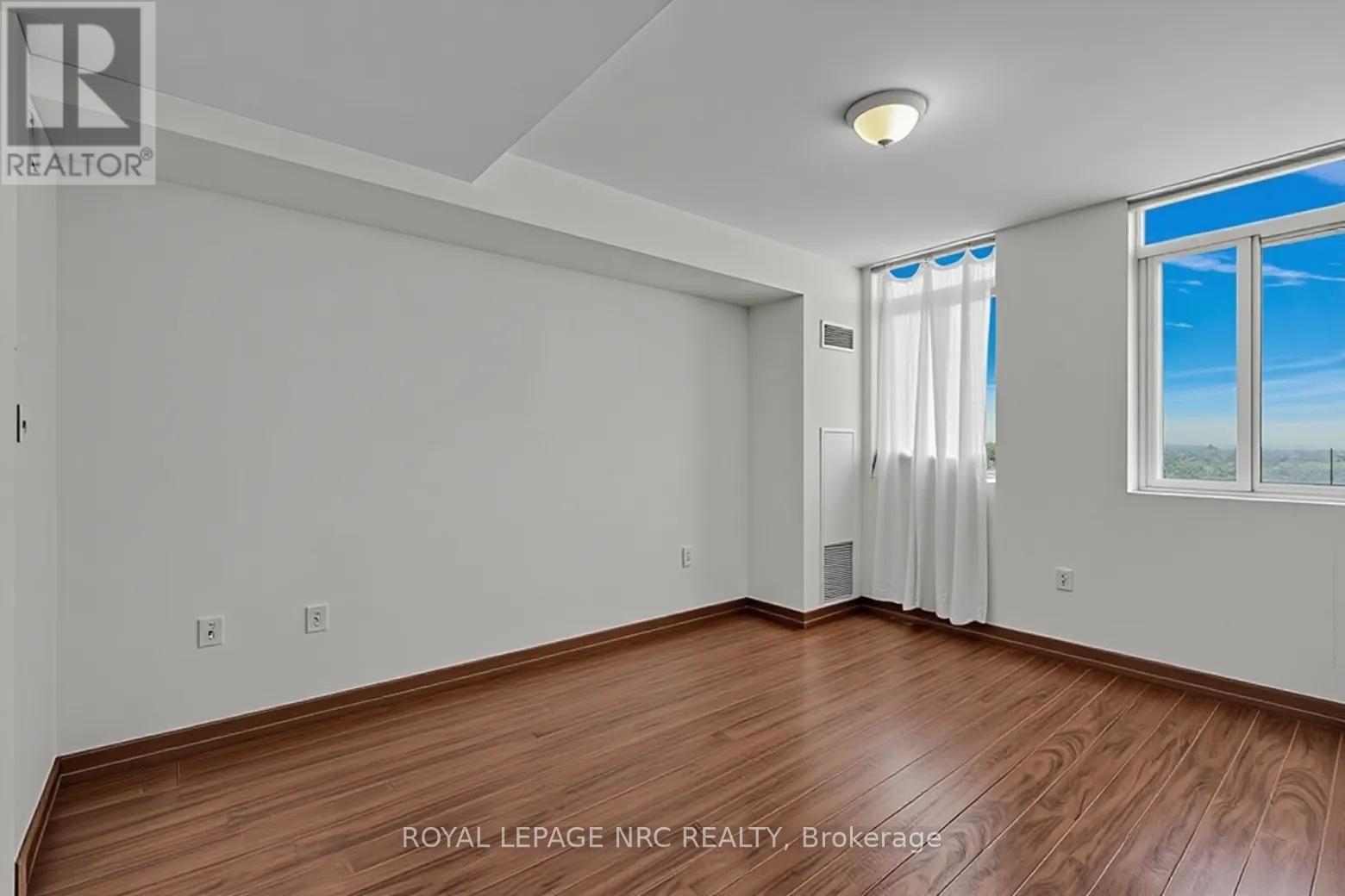 #PH 6 15 MAPLEWOOD AVENUE - 29