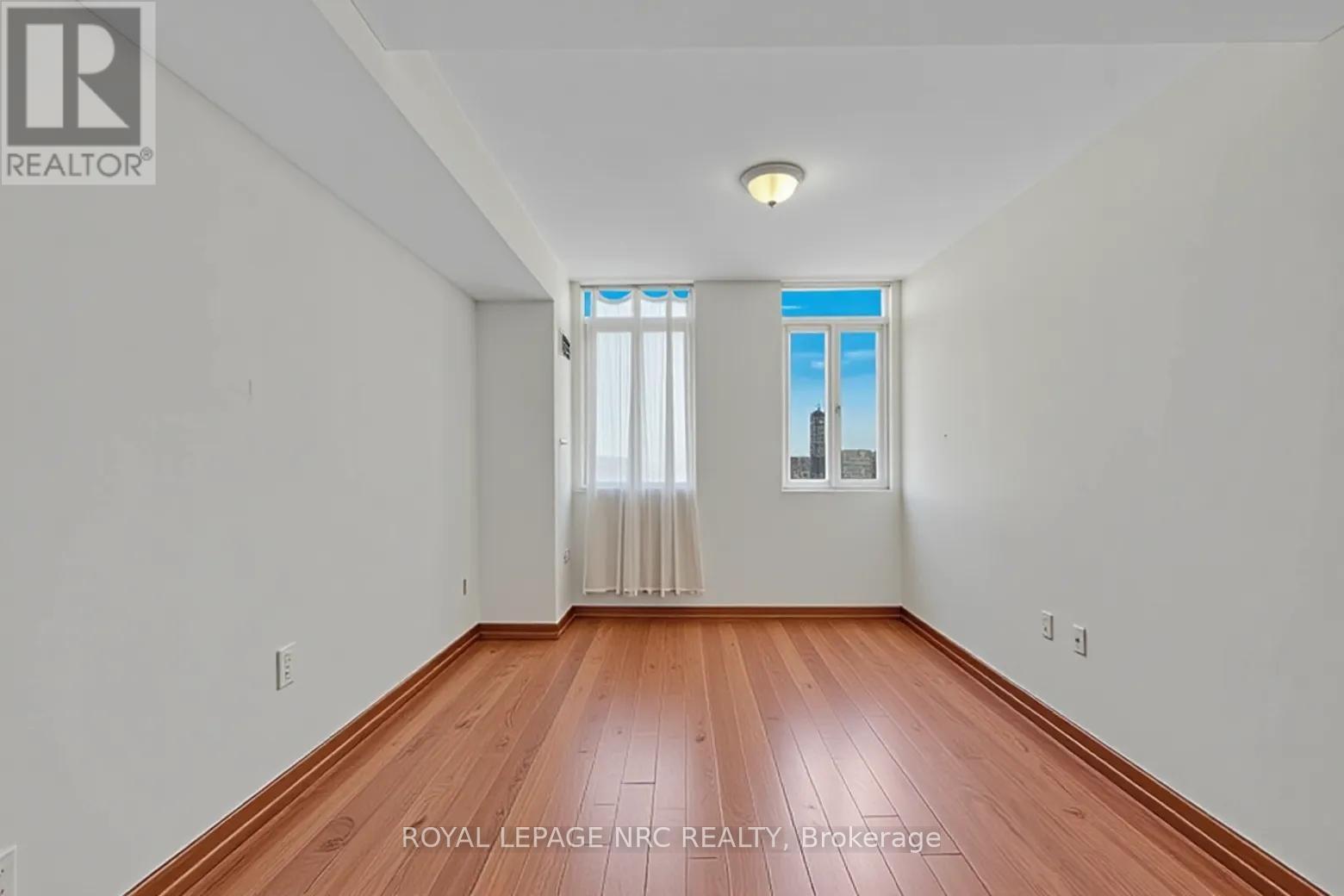 #PH 6 15 MAPLEWOOD AVENUE - 31