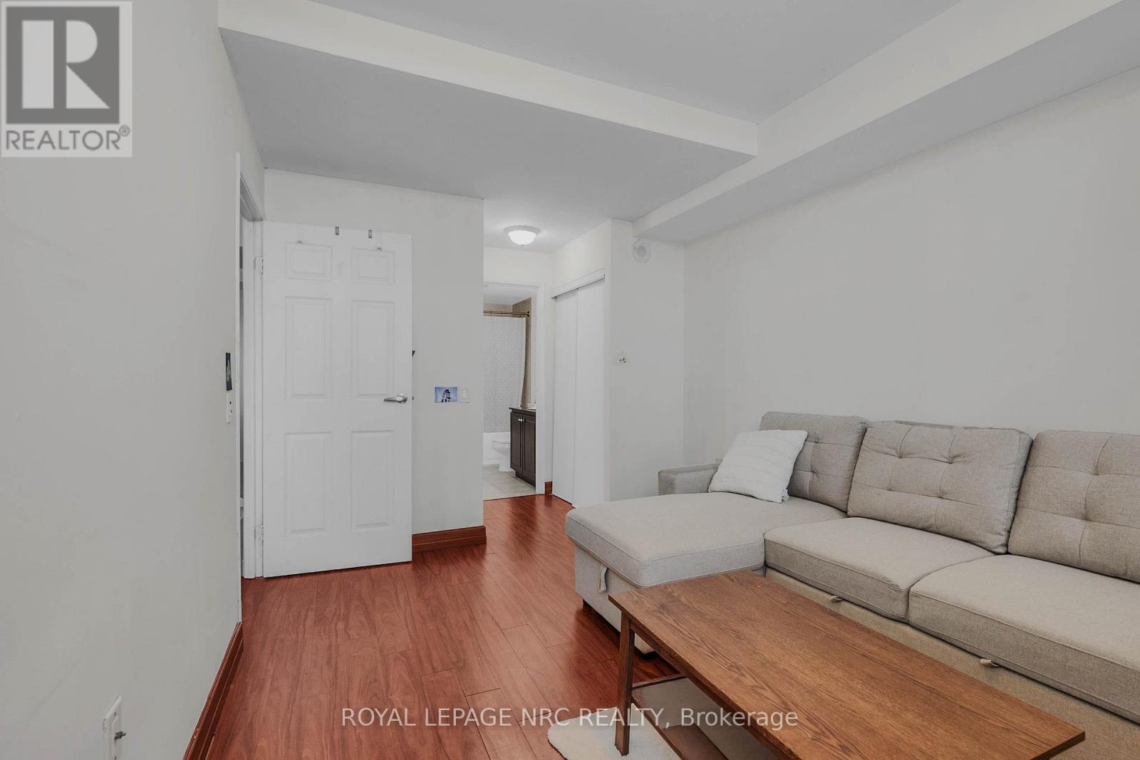 #PH 6 15 MAPLEWOOD AVENUE - 33