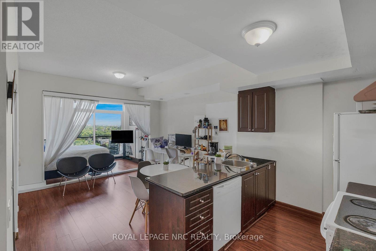 #PH 6 15 MAPLEWOOD AVENUE - 7