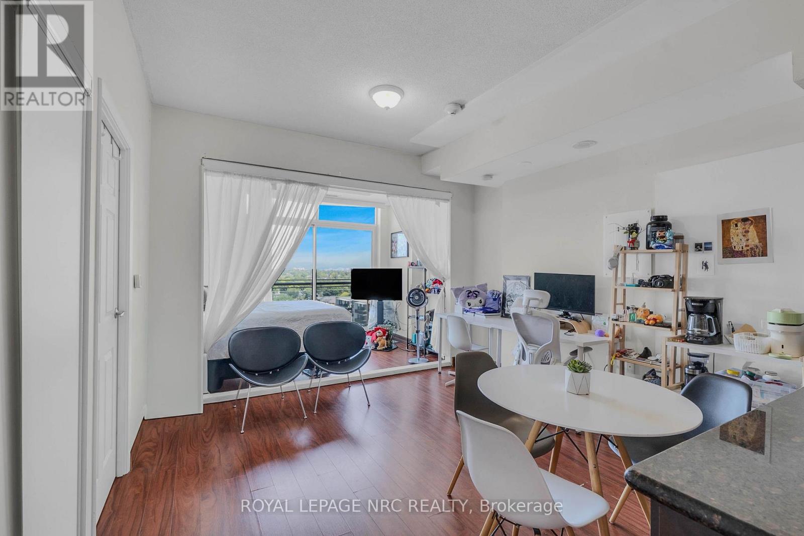 #PH 6 15 MAPLEWOOD AVENUE - 9