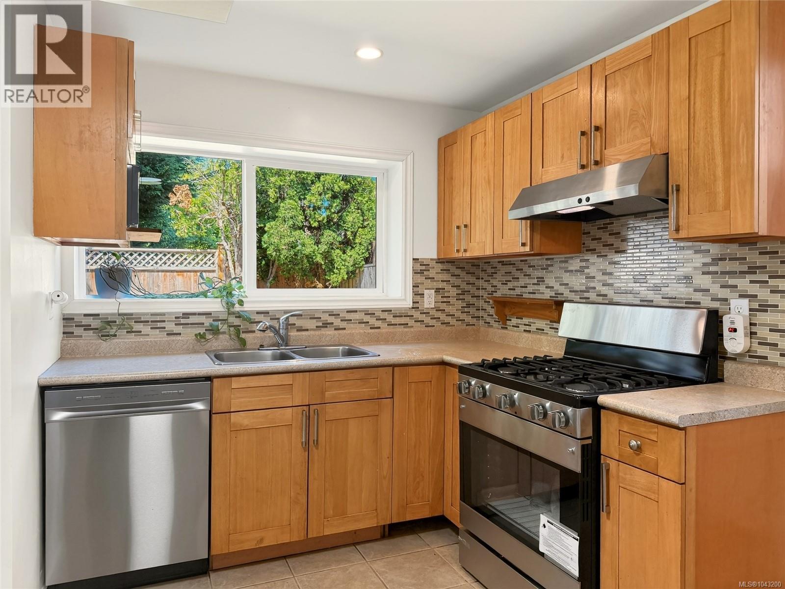  4378 Torrington Place, Saanich