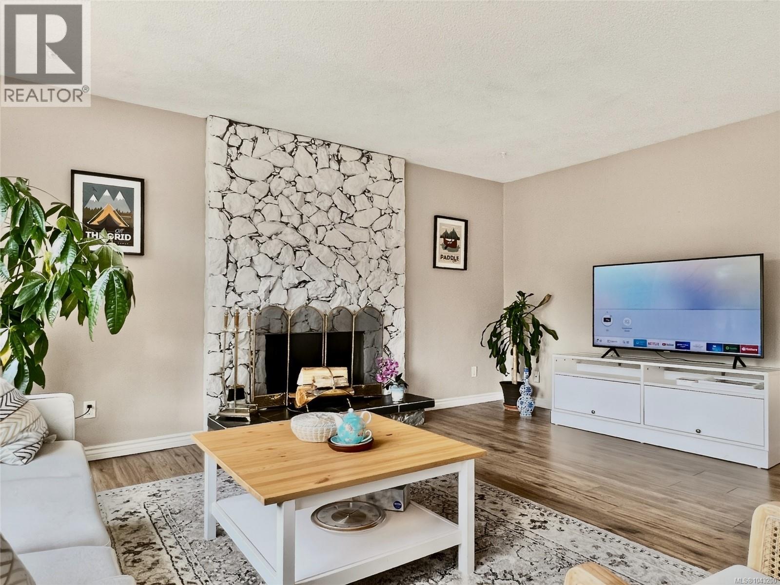  4378 Torrington Place, Saanich