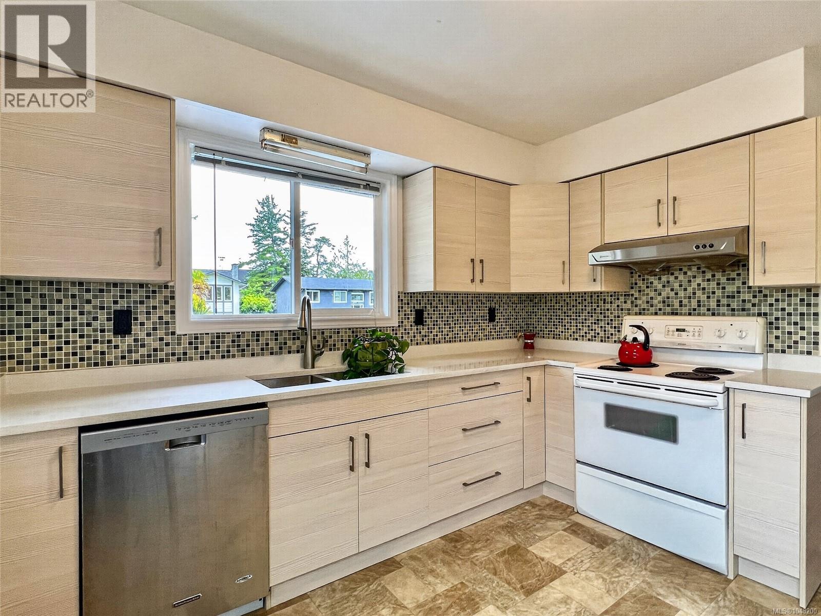  4378 Torrington Place, Saanich