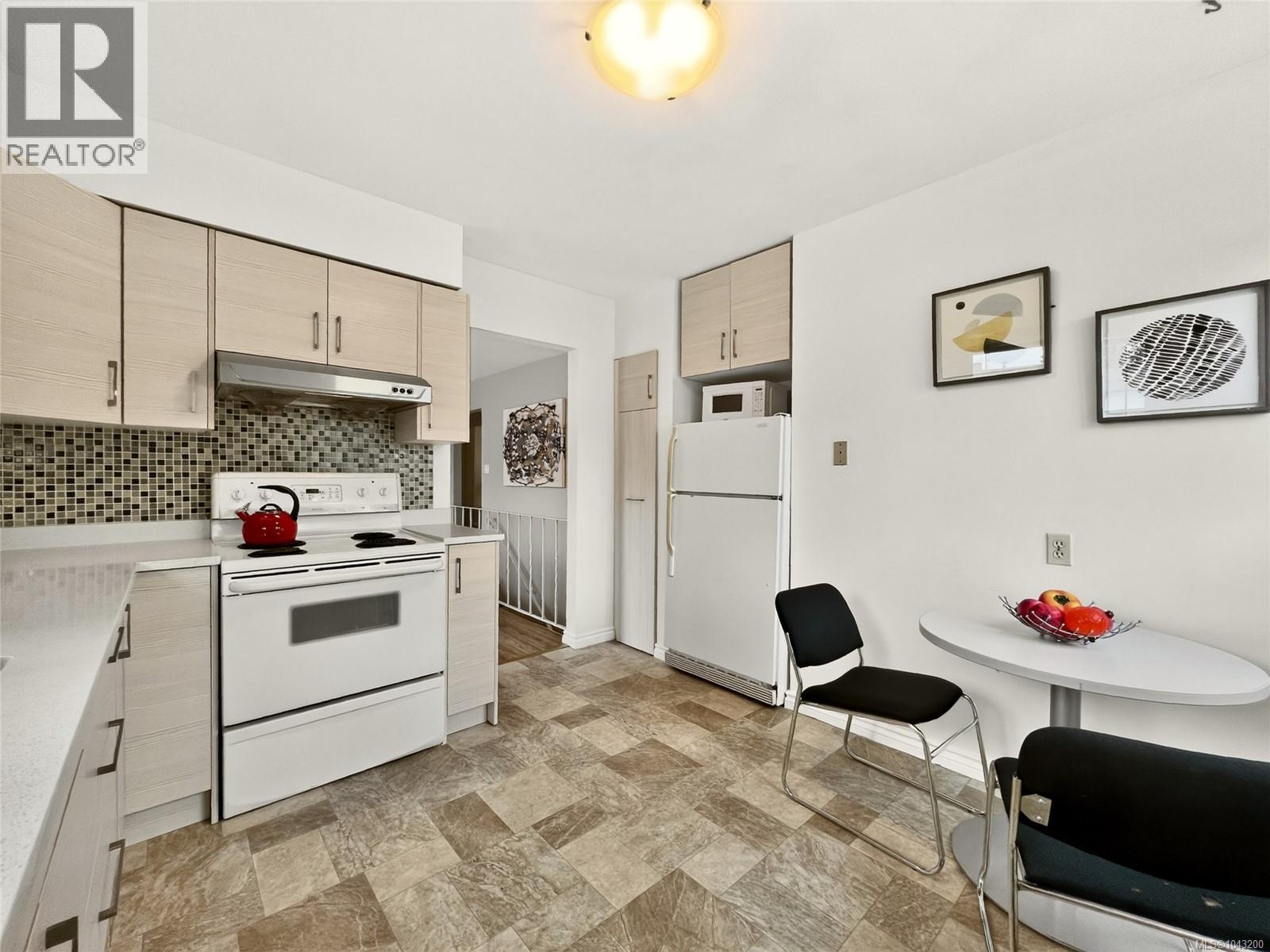  4378 Torrington Place, Saanich