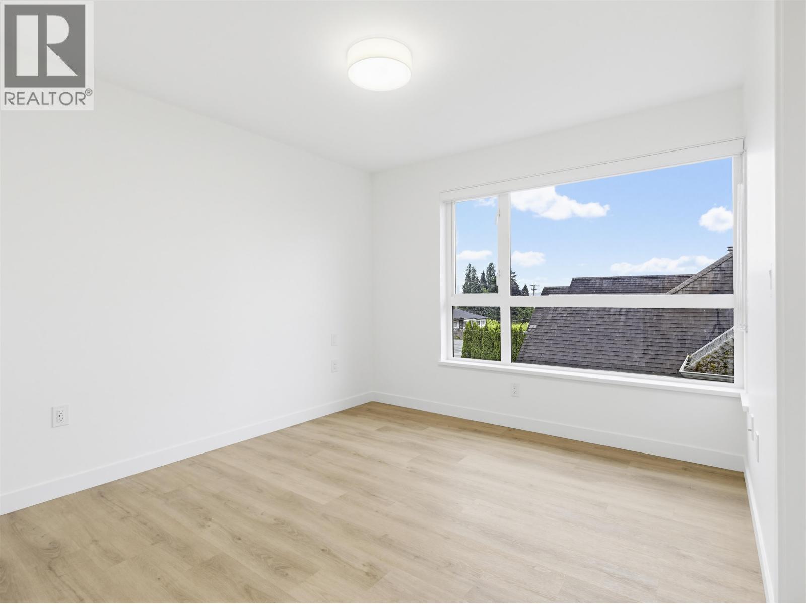 113 390 GUILBY STREET, Coquitlam