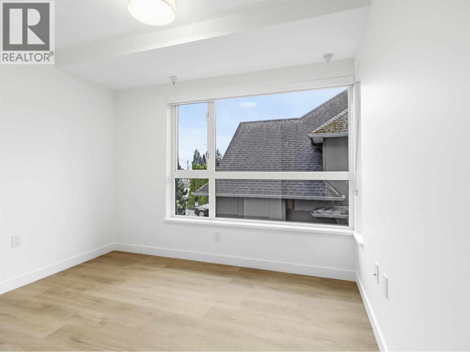 113 390 GUILBY STREET, Coquitlam