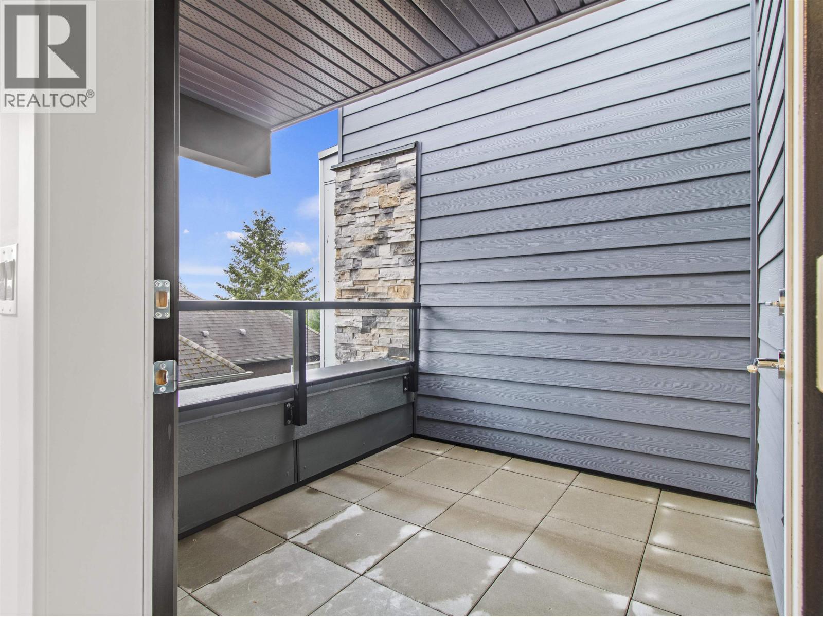 113 390 GUILBY STREET, Coquitlam
