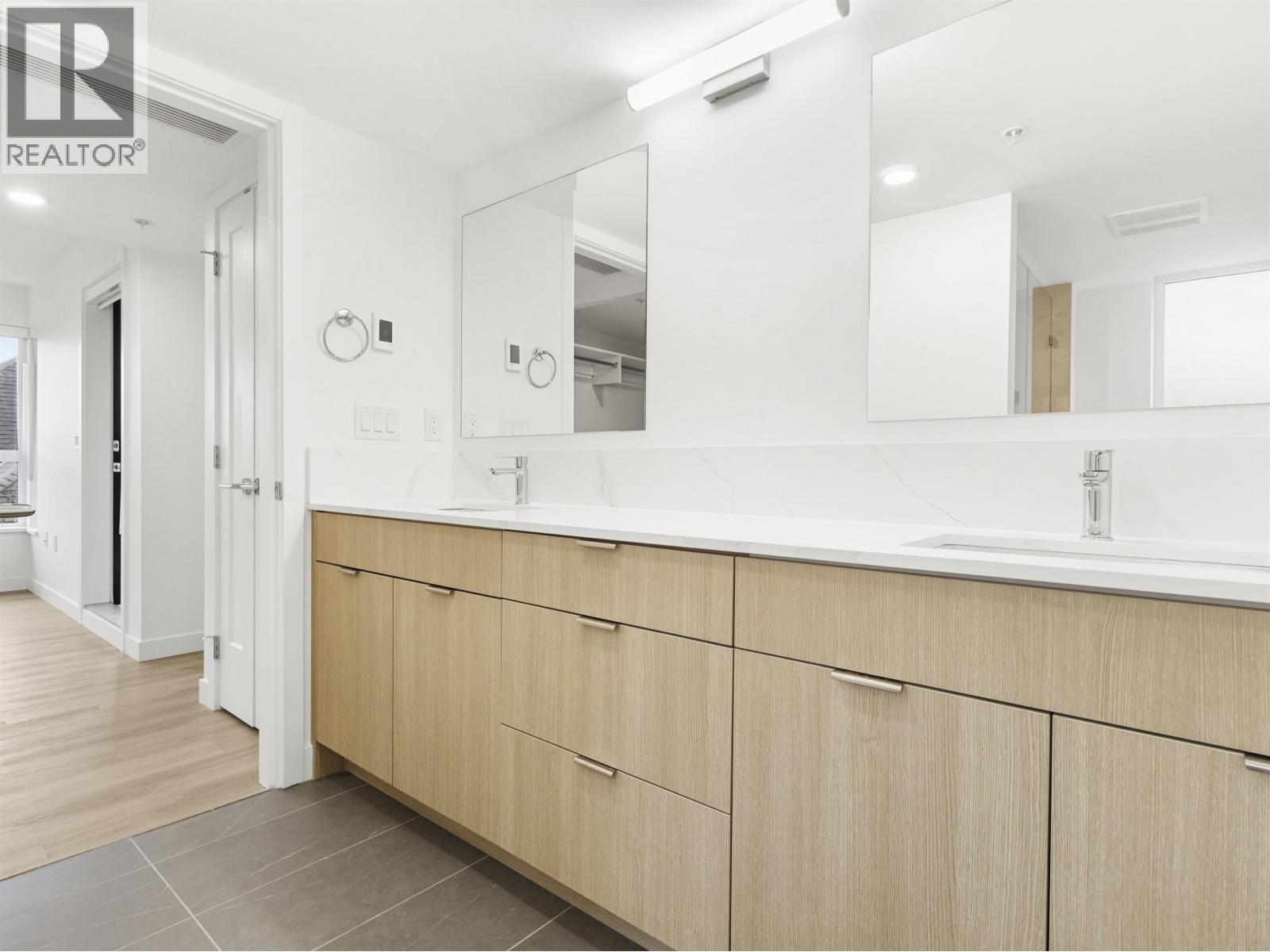 113 390 GUILBY STREET, Coquitlam