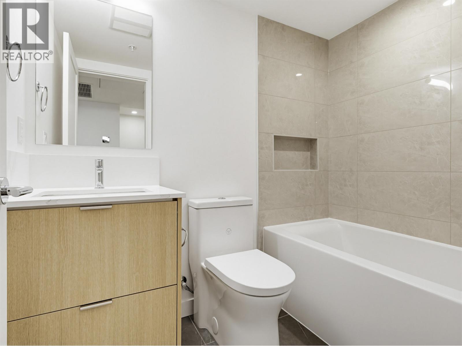 113 390 GUILBY STREET, Coquitlam