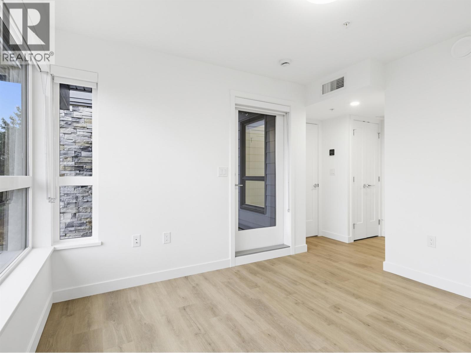 113 390 GUILBY STREET, Coquitlam