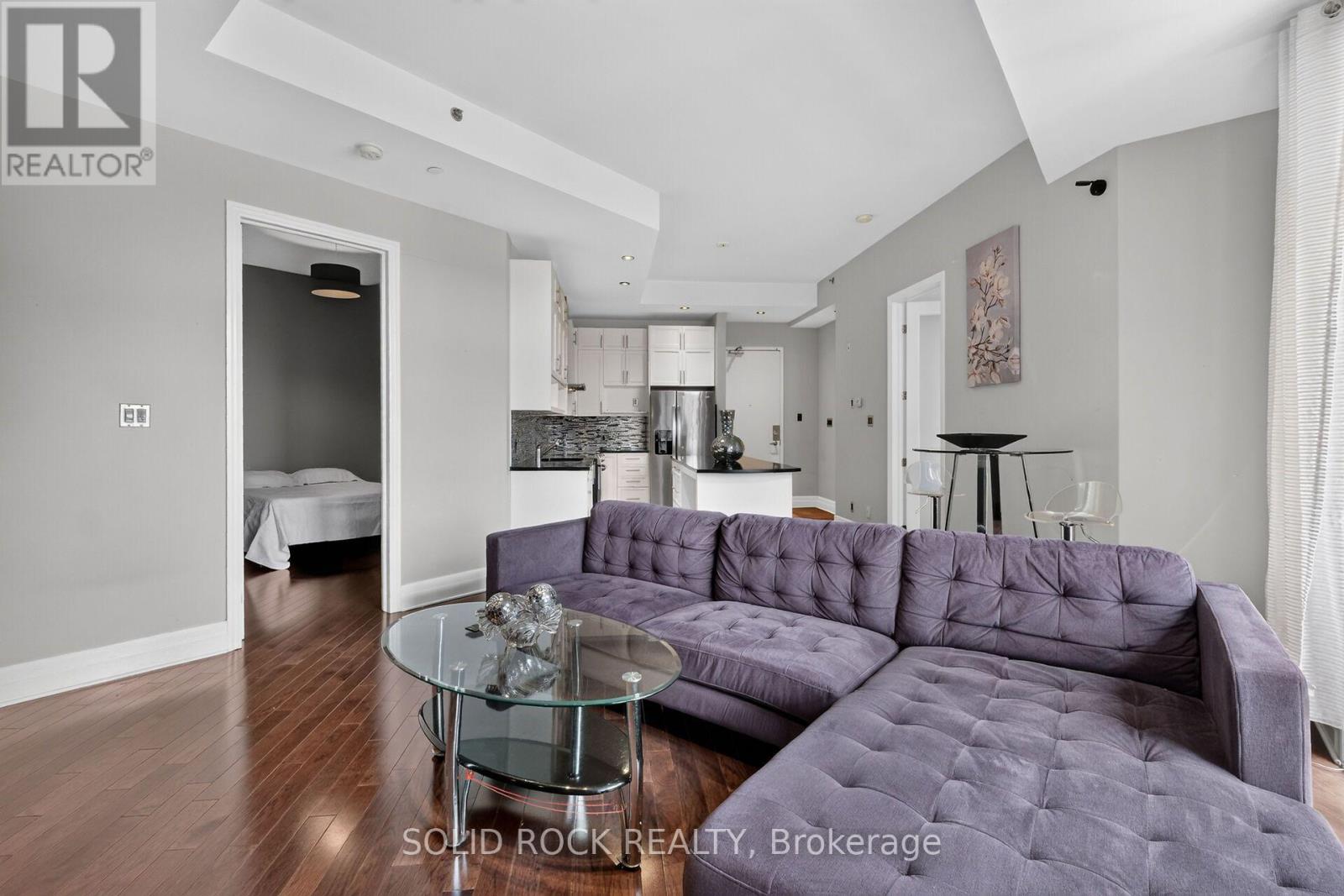 #PH18 808 BRONSON AVENUE - 19