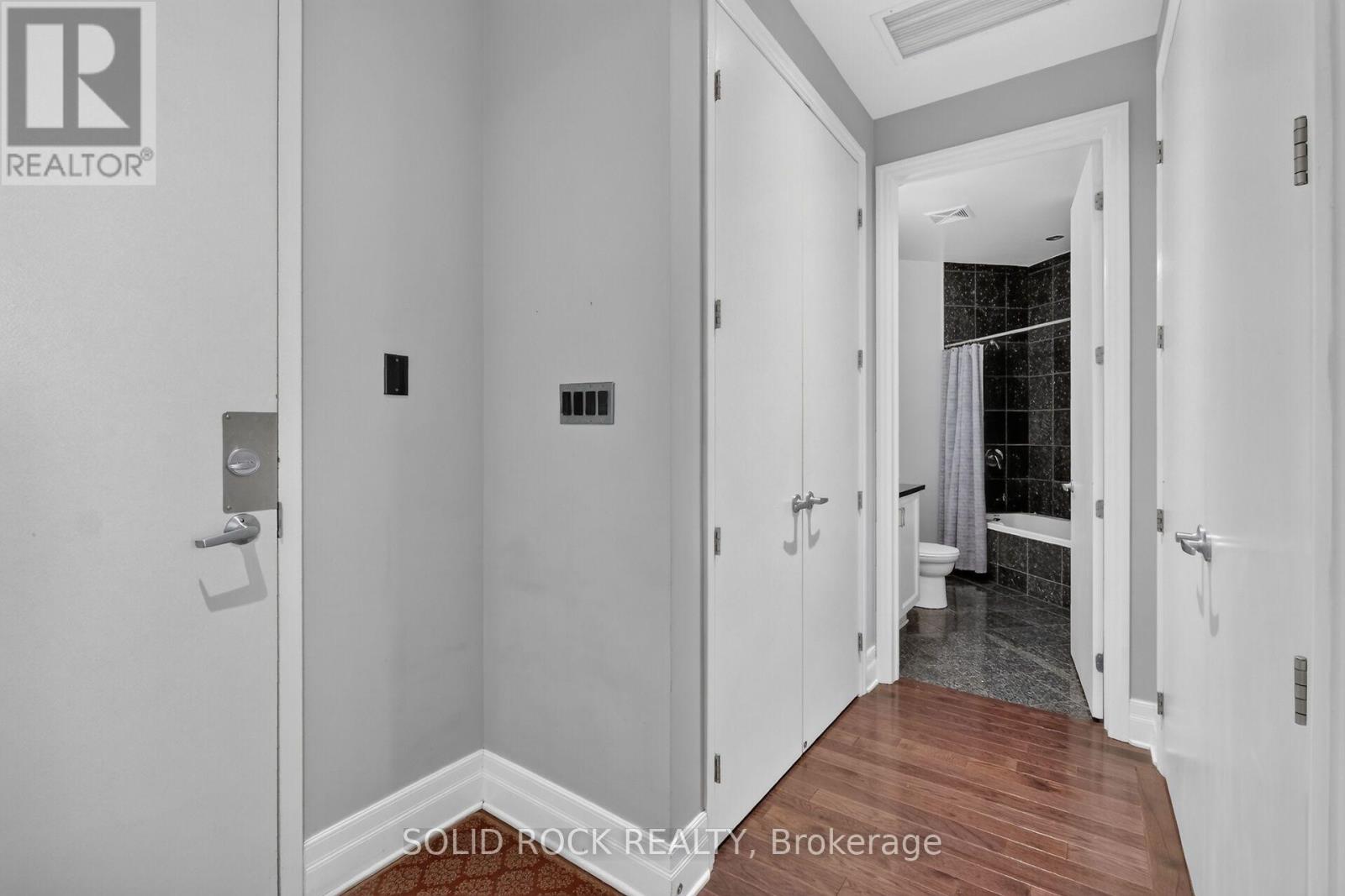 #PH18 808 BRONSON AVENUE - 39
