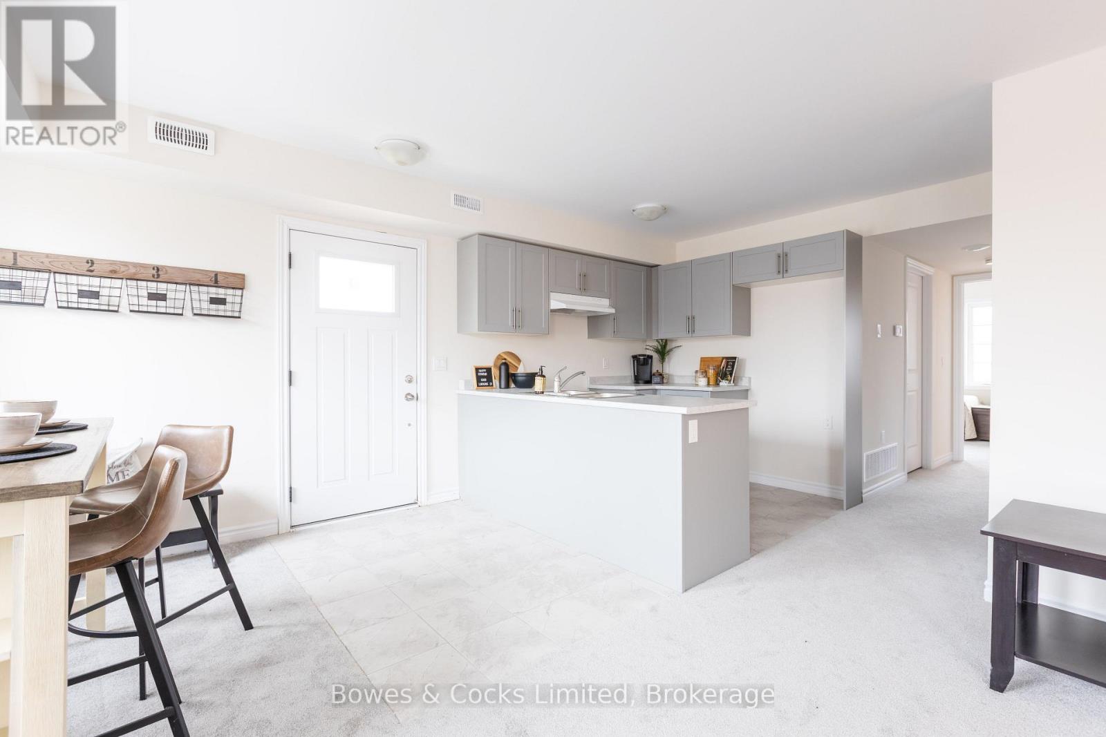 #201 48 MAPLE AVENUE - 3