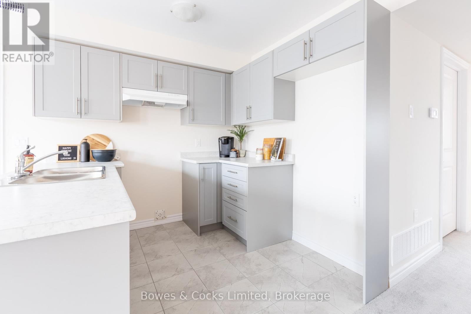 #201 48 MAPLE AVENUE - 4