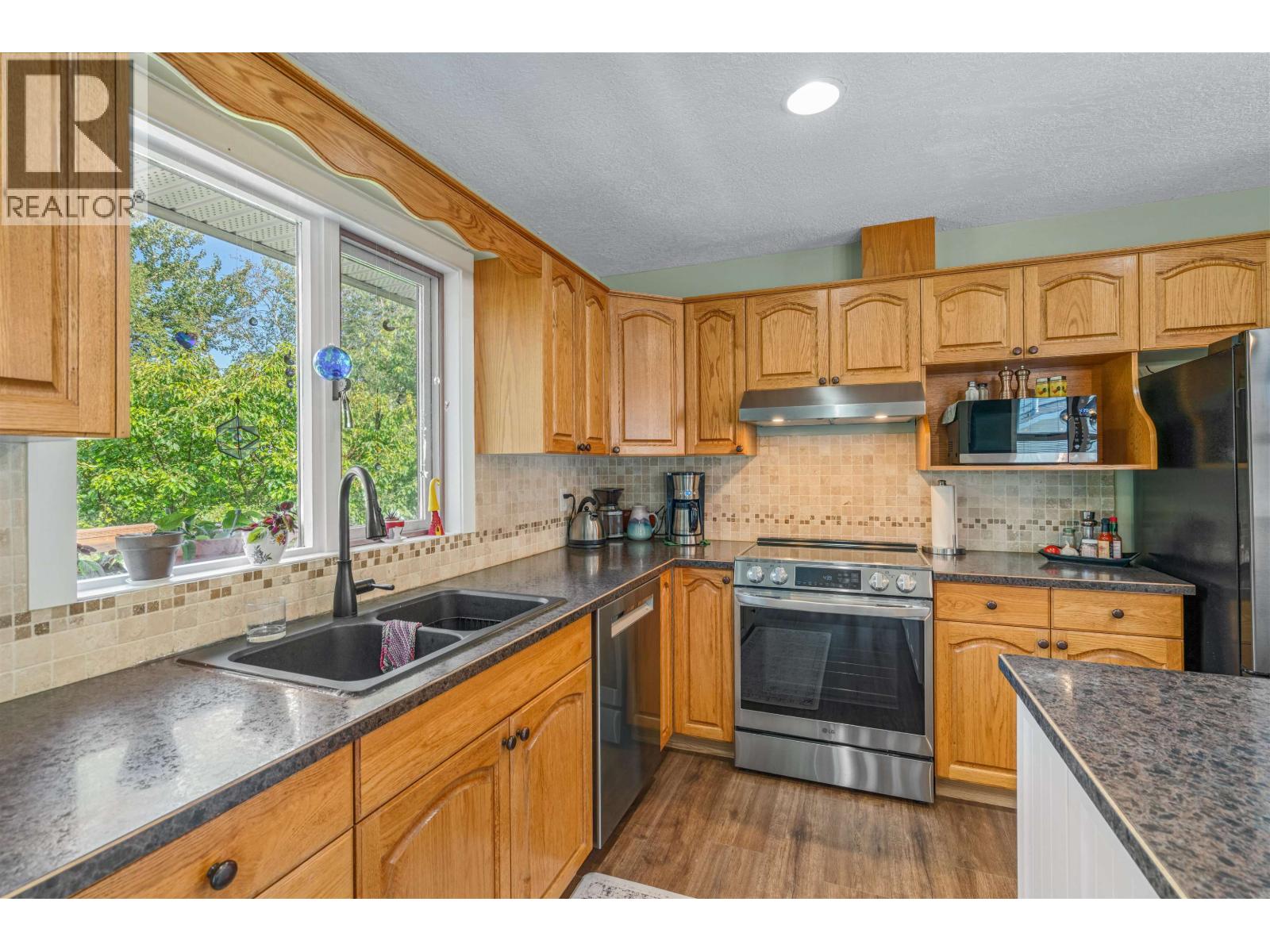 Photo 8 of 28 — 3182 WALLACE CRESCENT · Prince George, BC