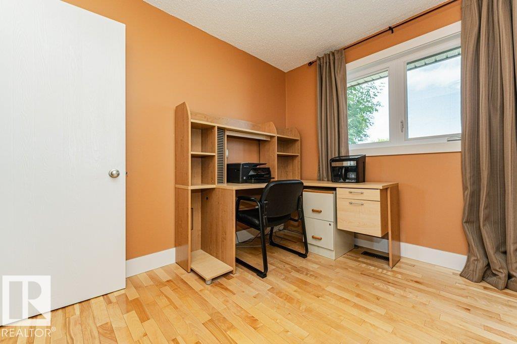 9209 80 ST - 40