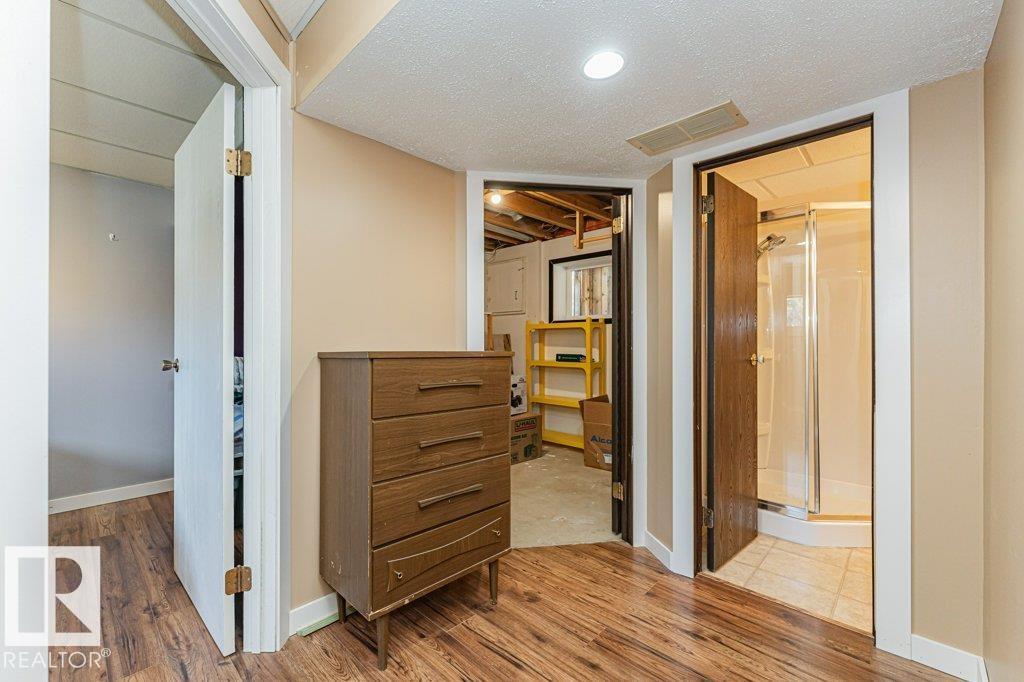 9209 80 ST - 50
