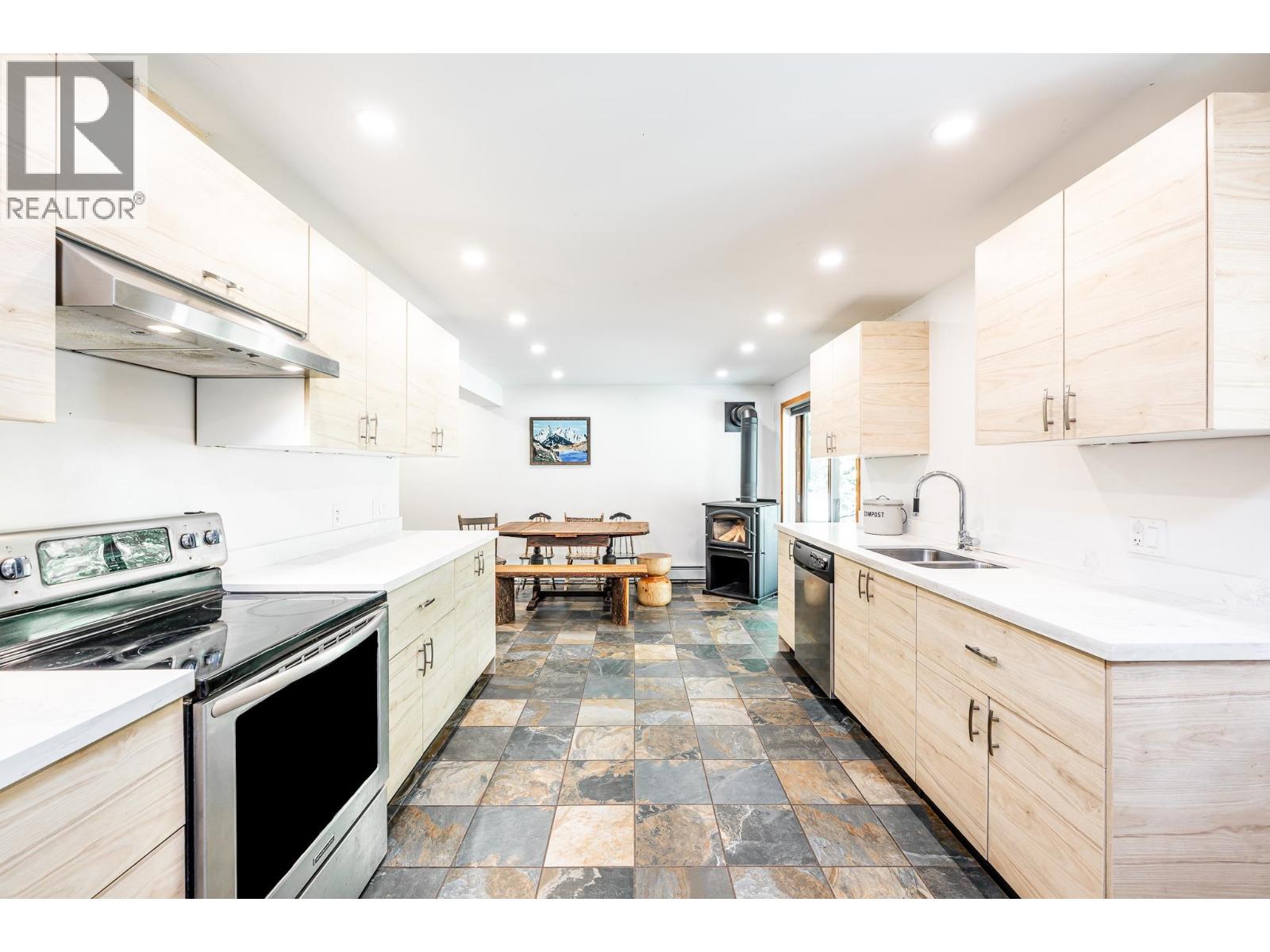 4030 MIDNIGHT WAY, Squamish