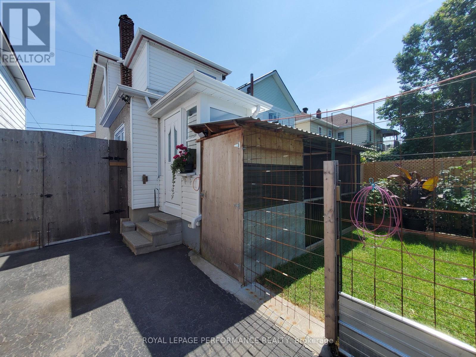 339 LOUISA STREET - 18