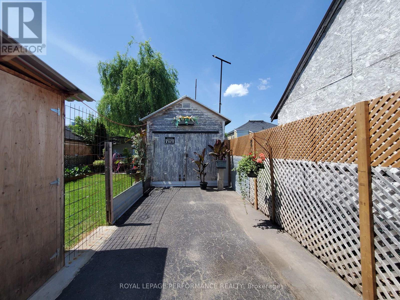 339 LOUISA STREET - 19