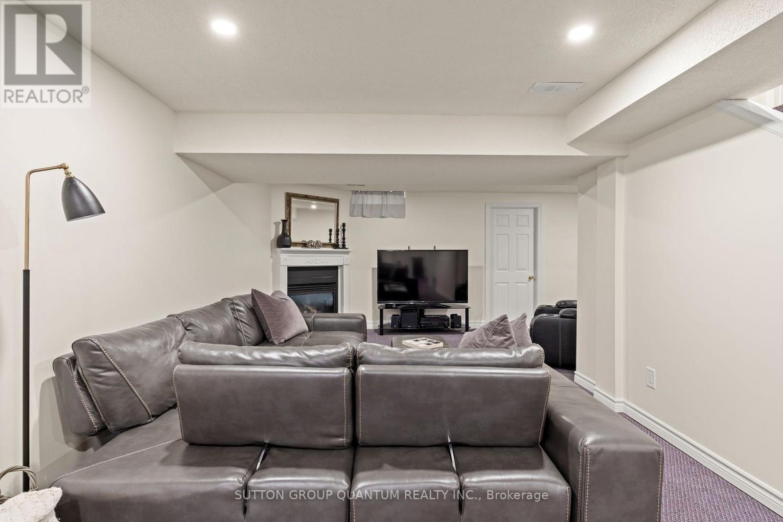 6187 CAMGREEN CIRCLE - 35