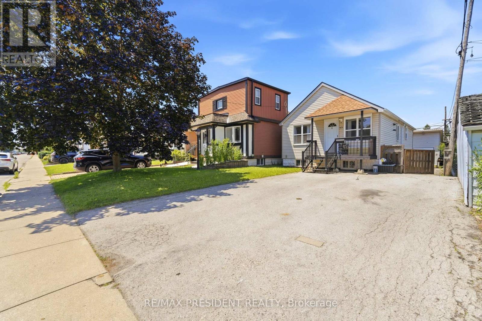 43 ADAIR AVENUE N - 1