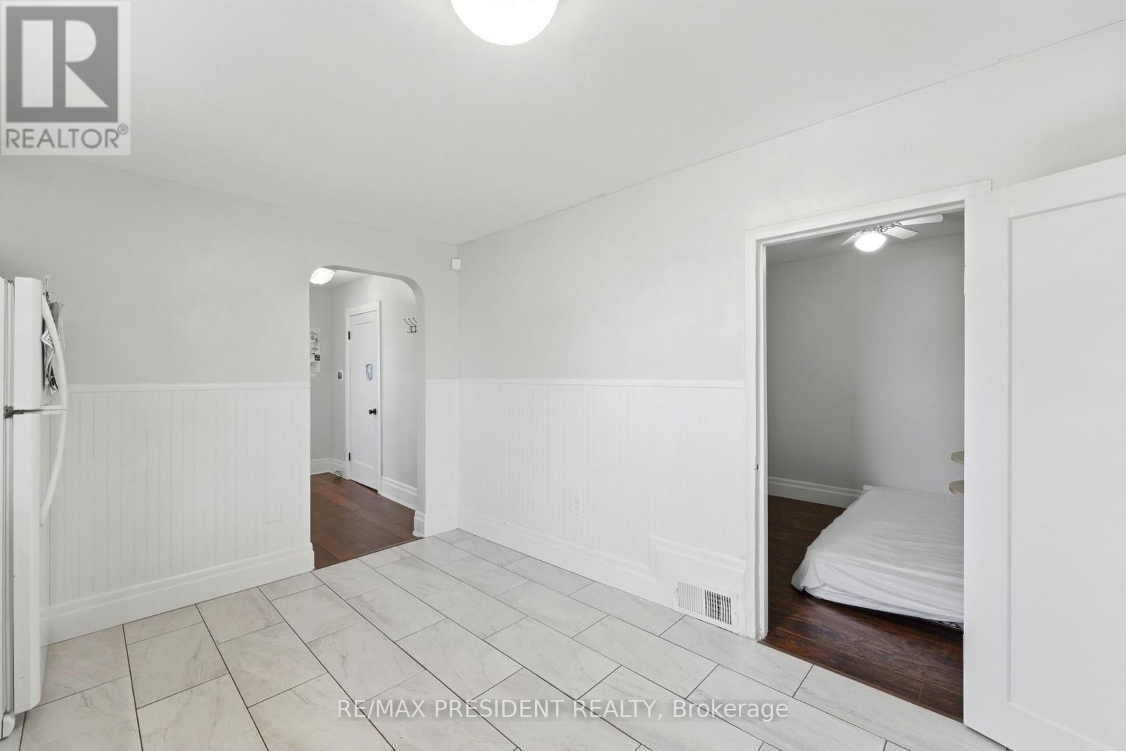 43 ADAIR AVENUE N - 10