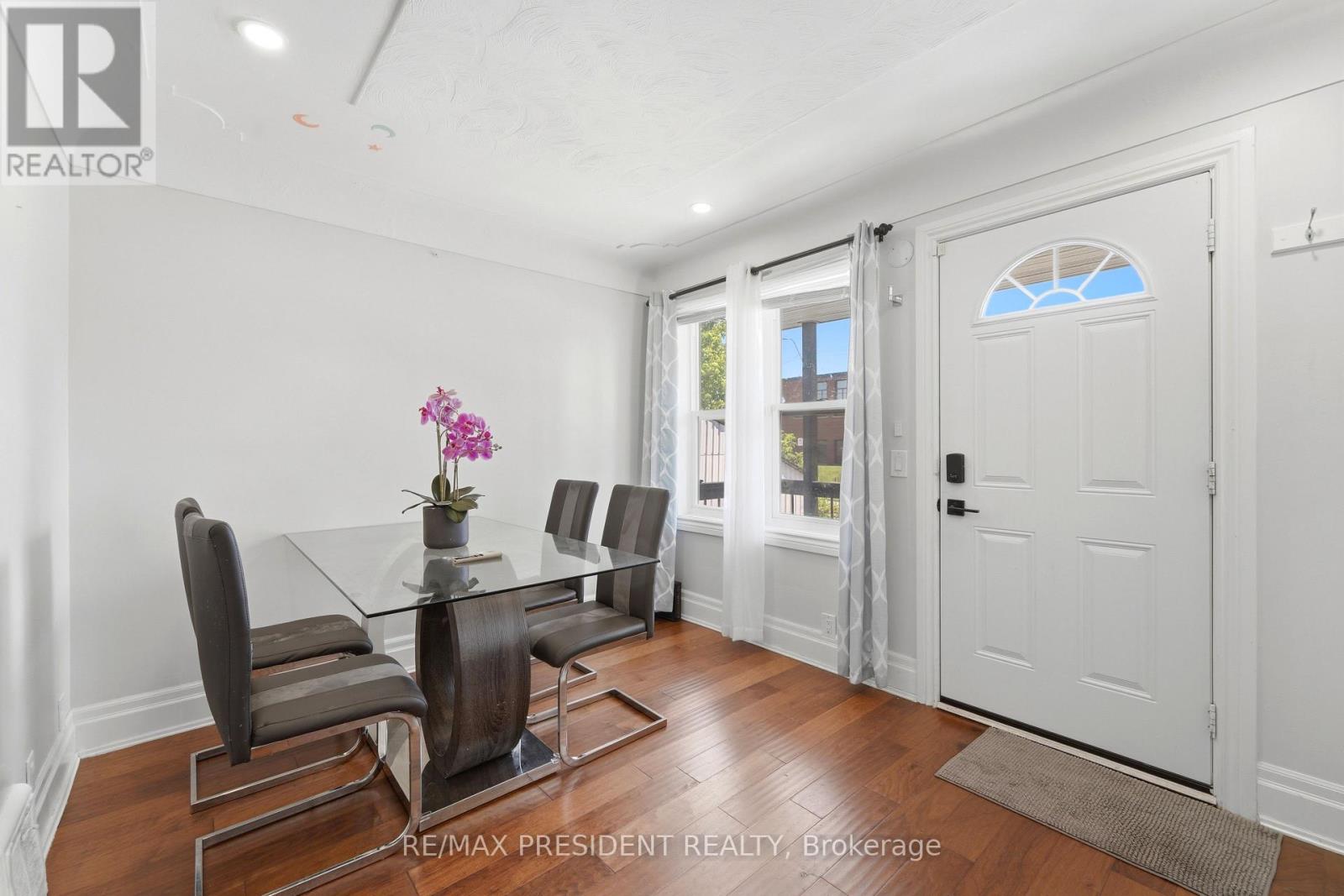 43 ADAIR AVENUE N - 11