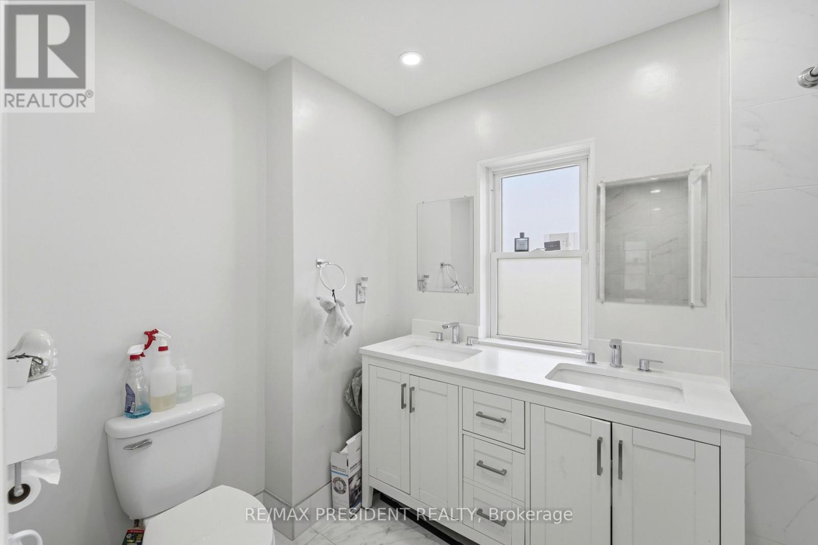 43 ADAIR AVENUE N - 12