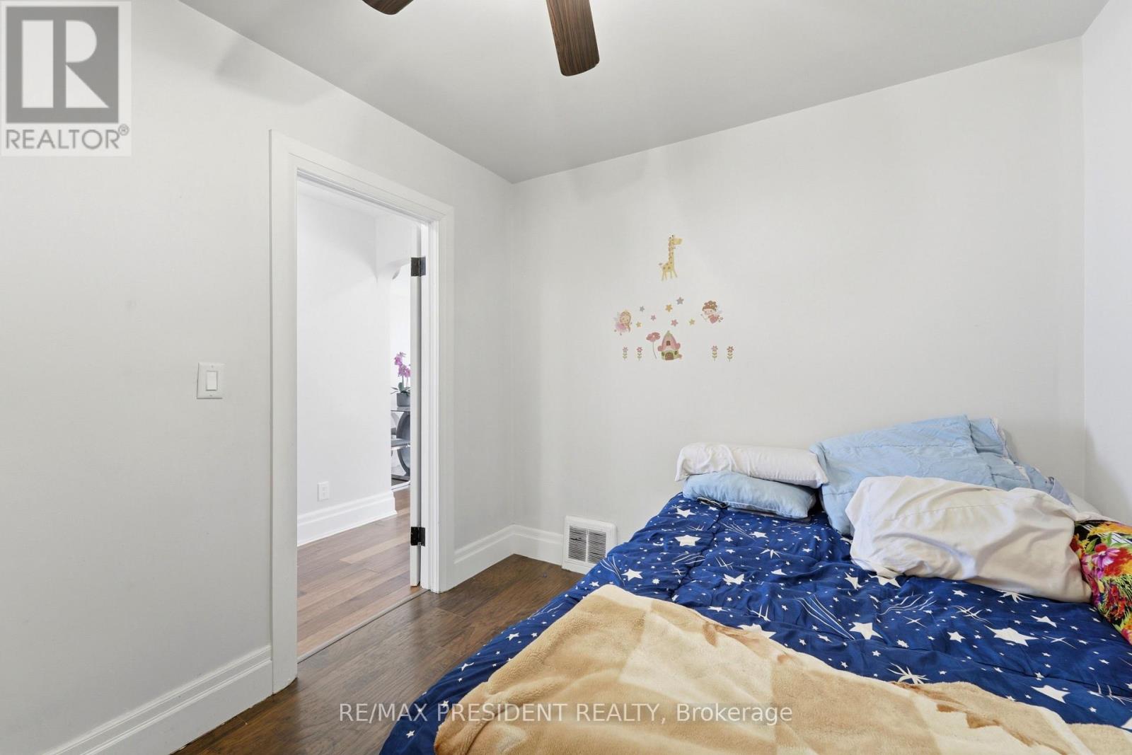 43 ADAIR AVENUE N - 14