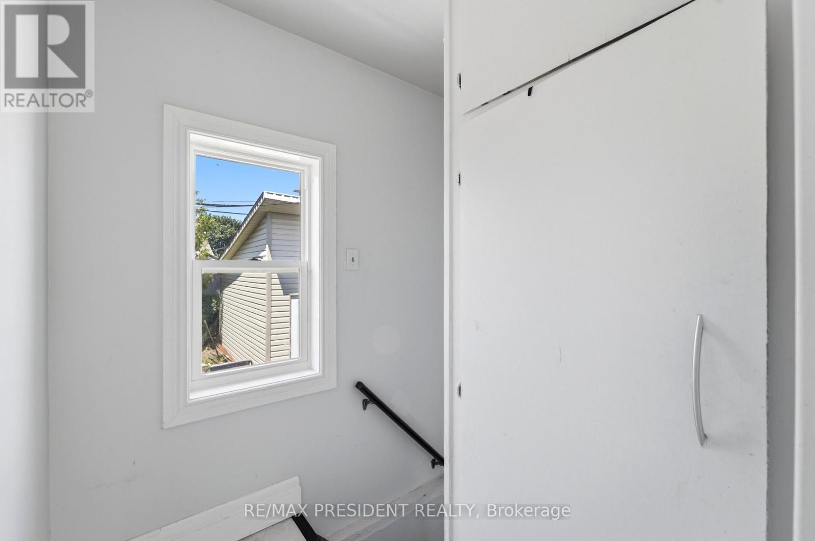 43 ADAIR AVENUE N - 17