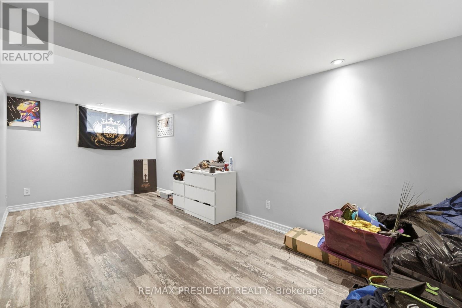 43 ADAIR AVENUE N - 18