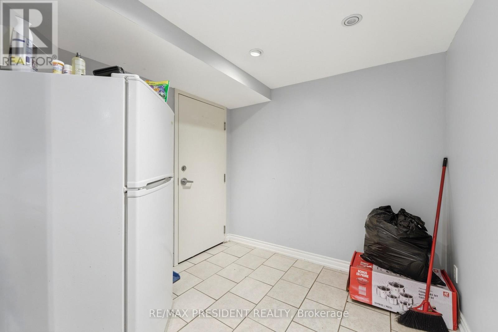 43 ADAIR AVENUE N - 20
