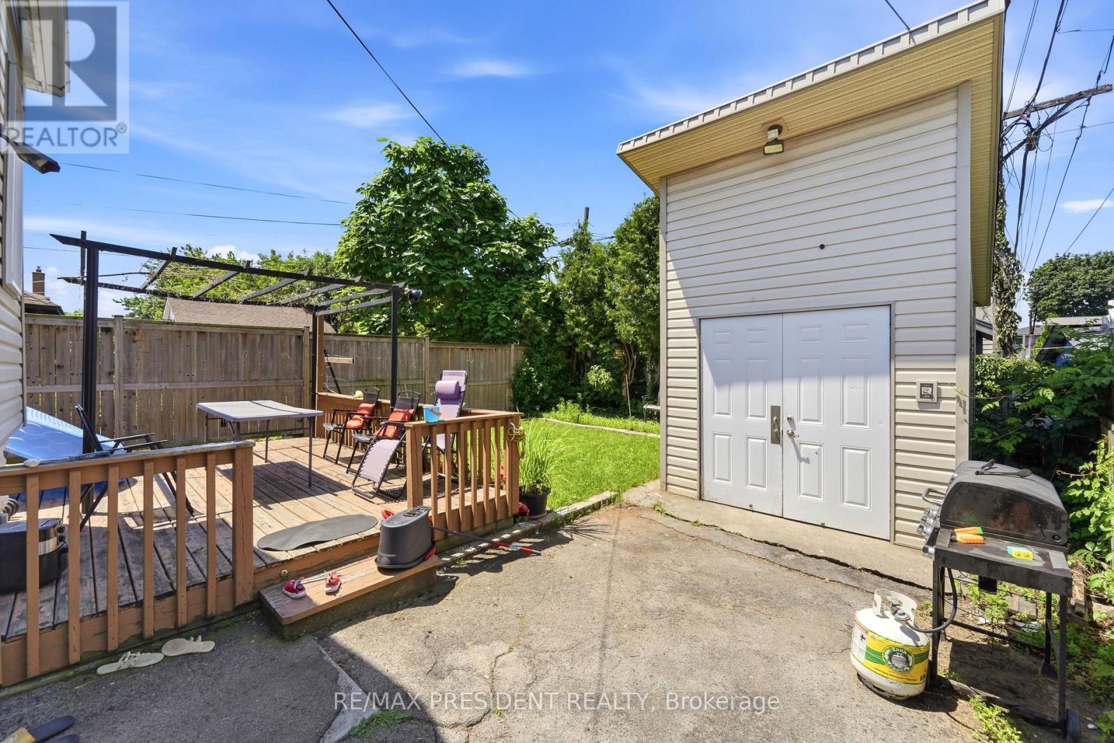 43 ADAIR AVENUE N - 23