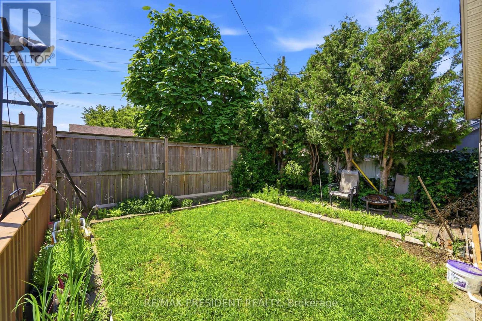43 ADAIR AVENUE N - 24