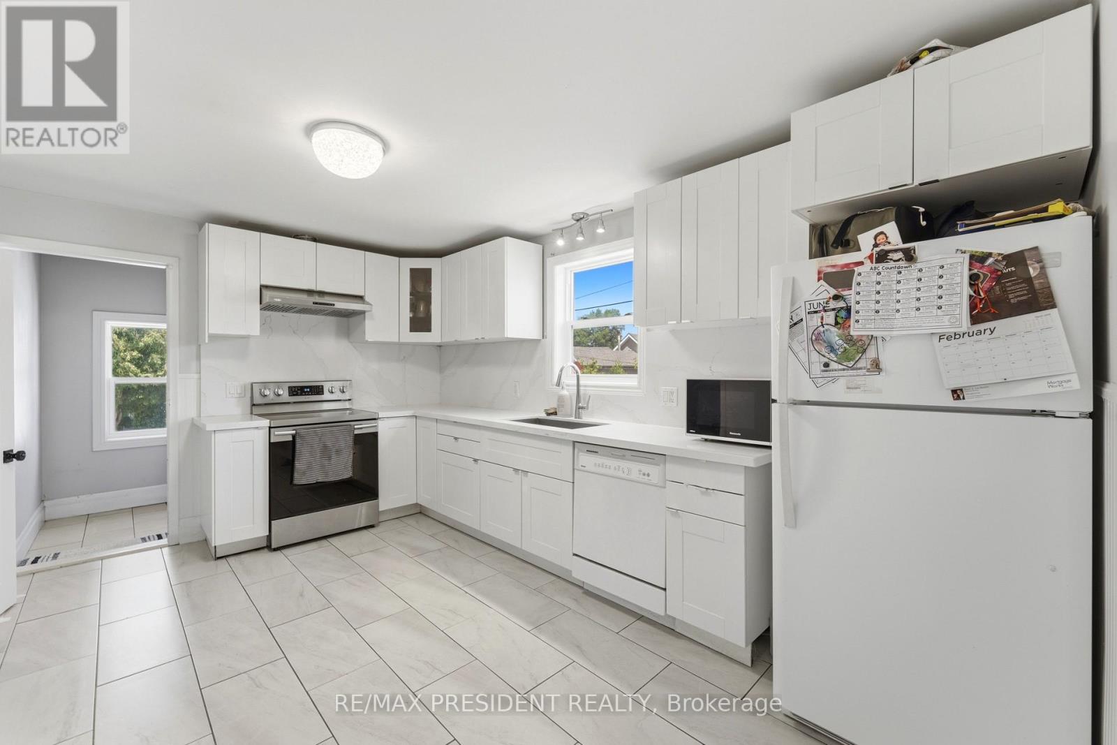 43 ADAIR AVENUE N - 6