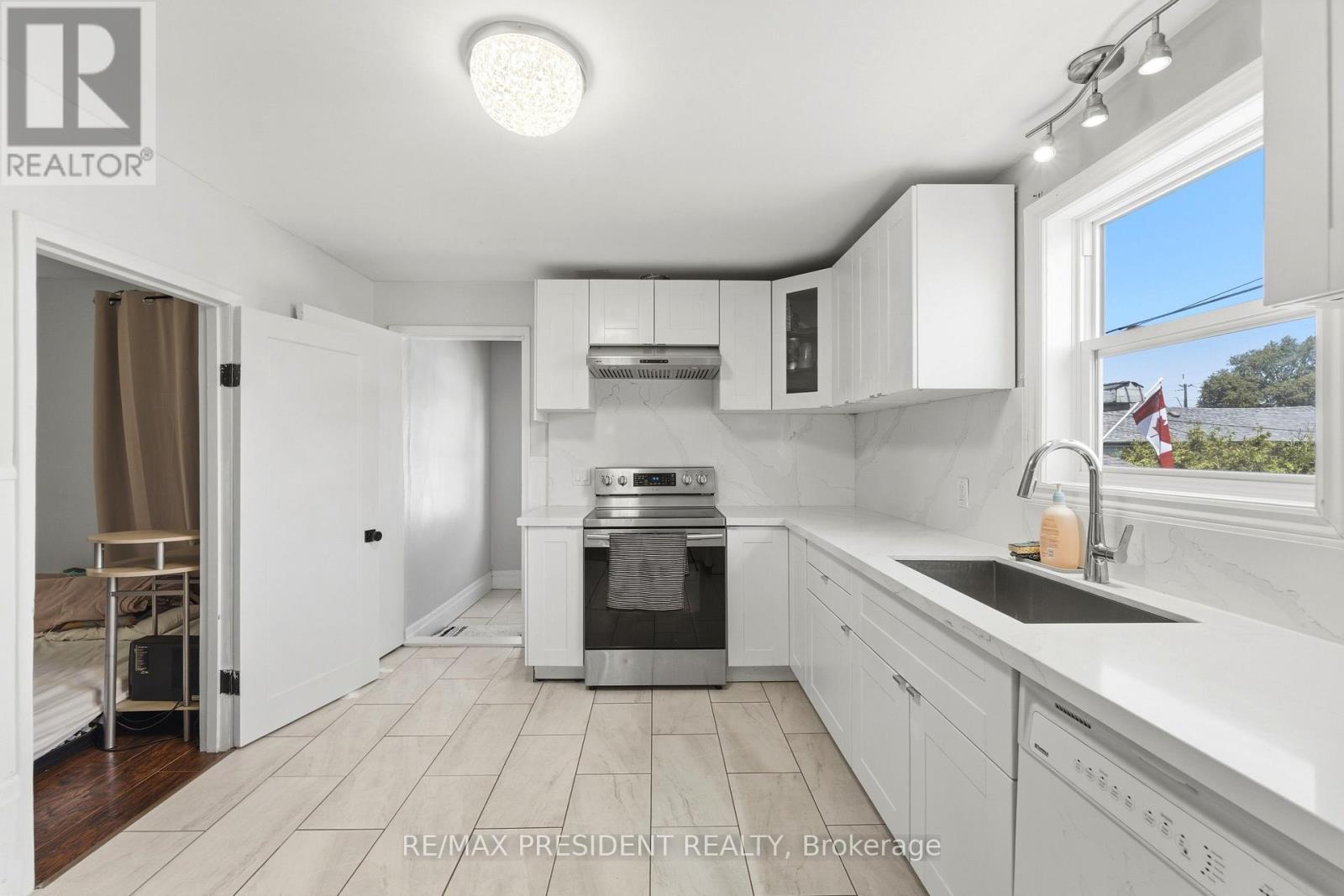 43 ADAIR AVENUE N - Image 7