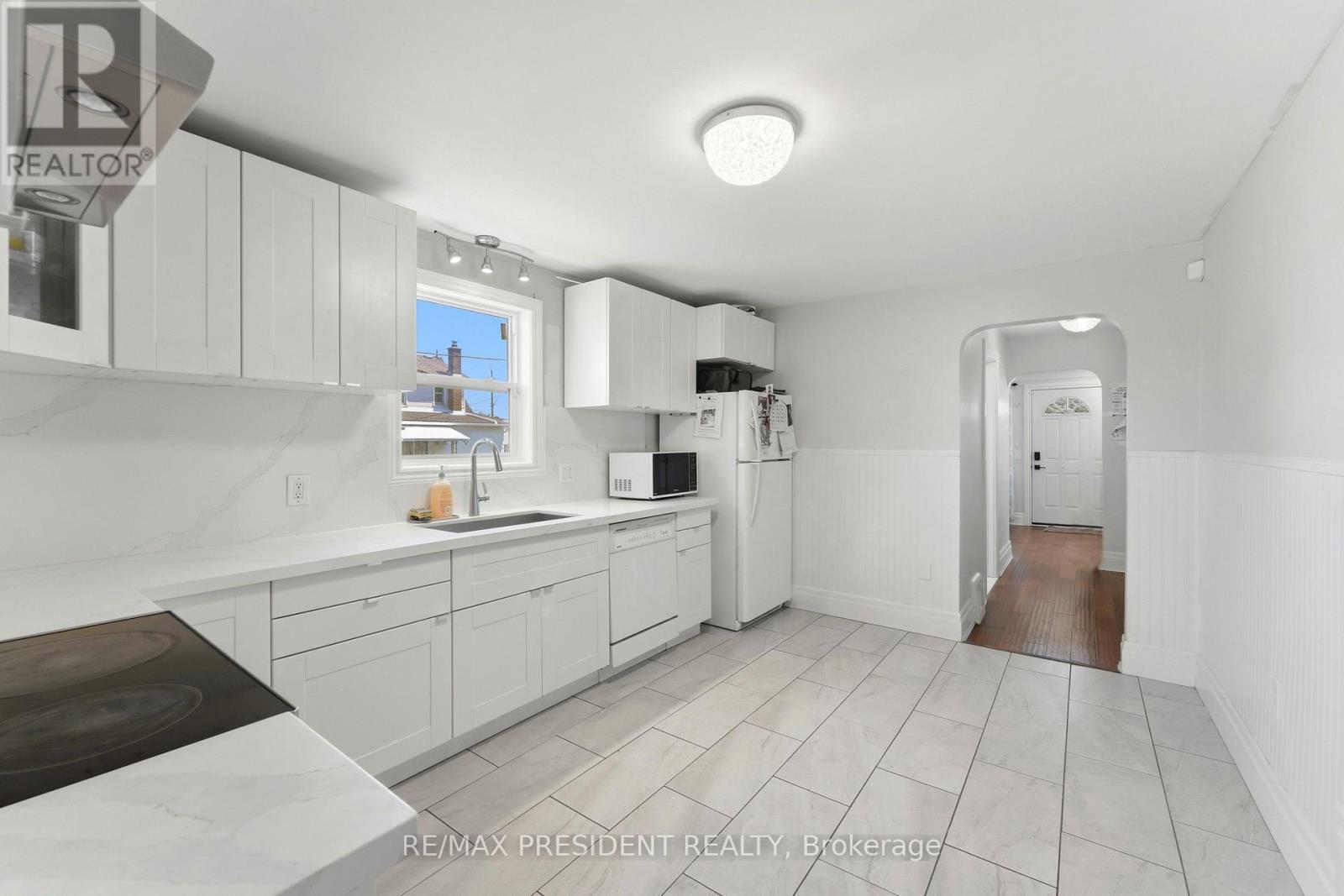 43 ADAIR AVENUE N - 8