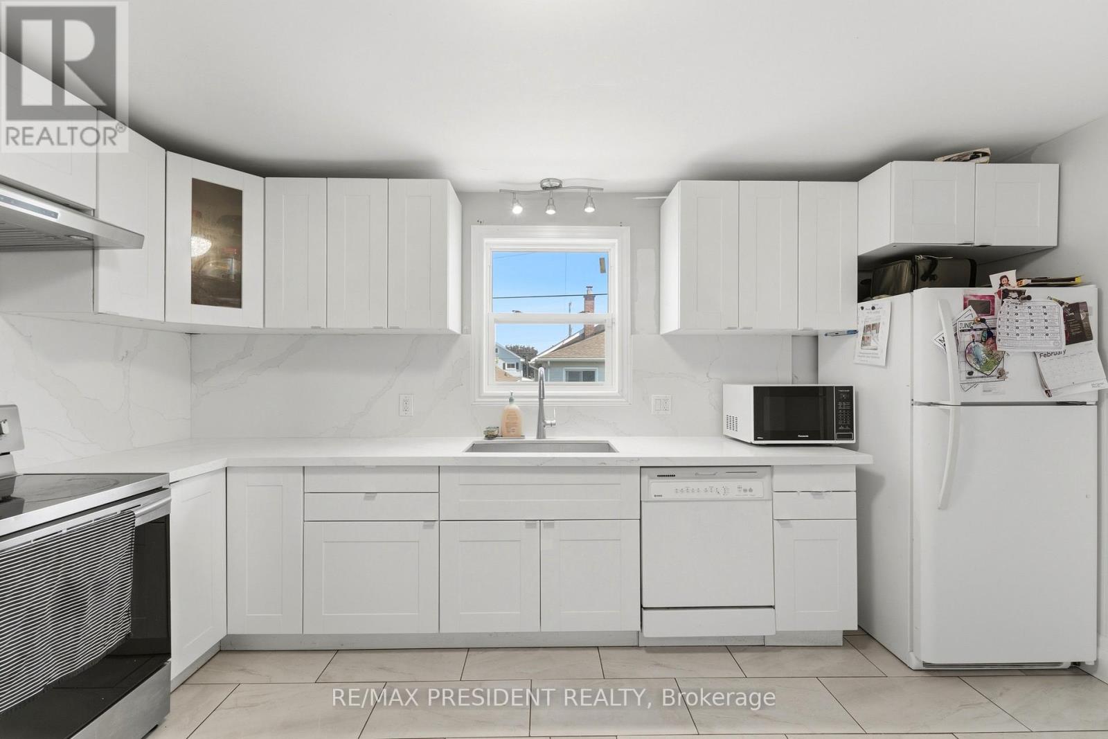 43 ADAIR AVENUE N - 9