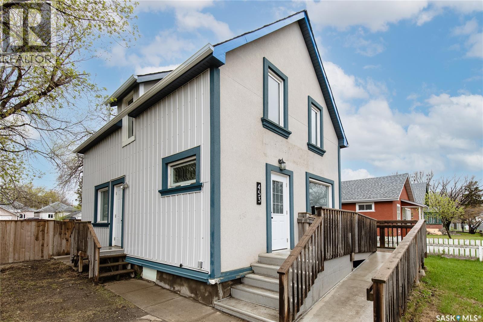 453 LILLOOET STREET W - 1
