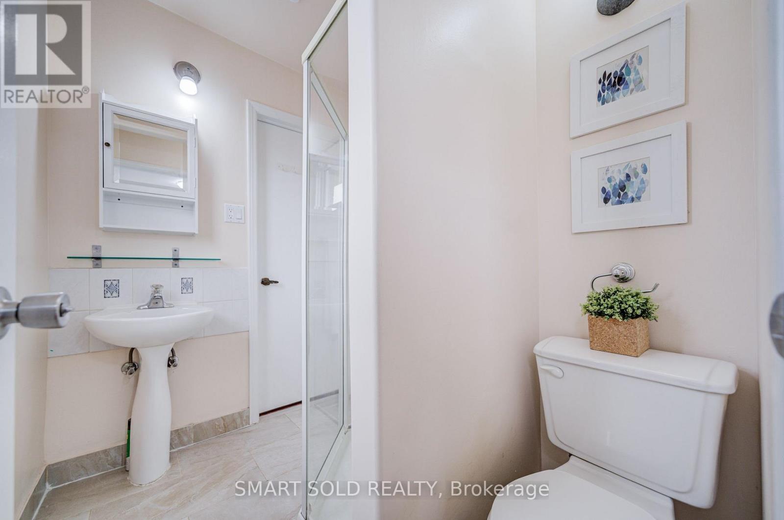837 QUEENSBRIDGE DRIVE - 22