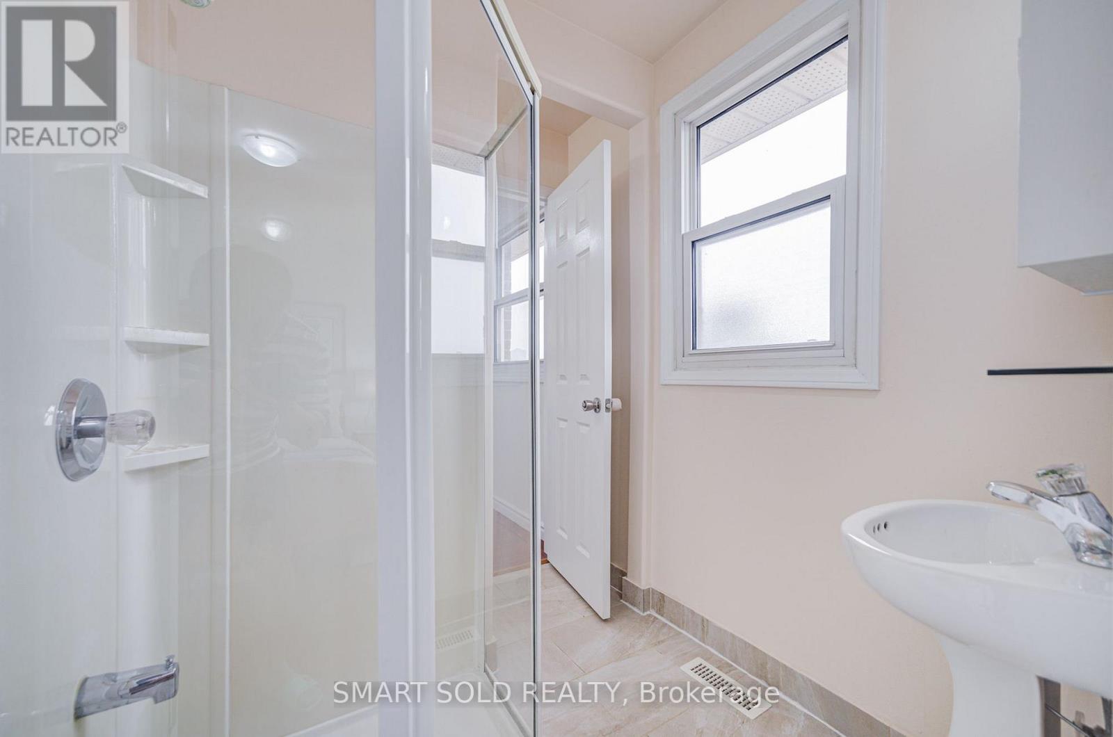 837 QUEENSBRIDGE DRIVE - 23