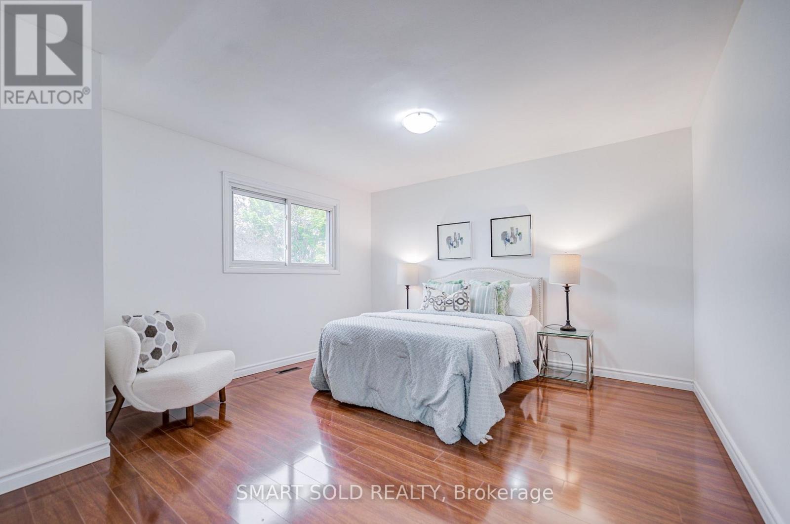837 QUEENSBRIDGE DRIVE - 27