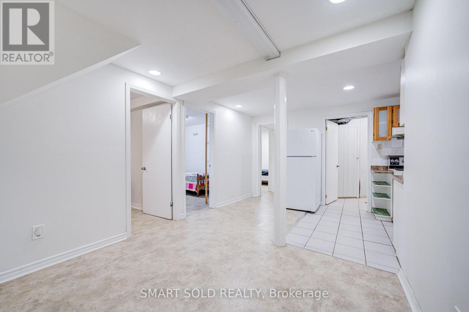 837 QUEENSBRIDGE DRIVE - 34