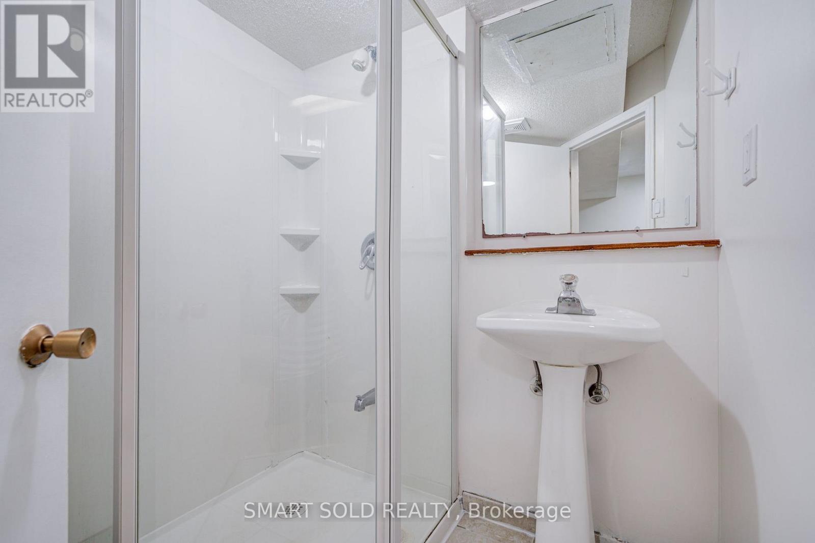 837 QUEENSBRIDGE DRIVE - 40