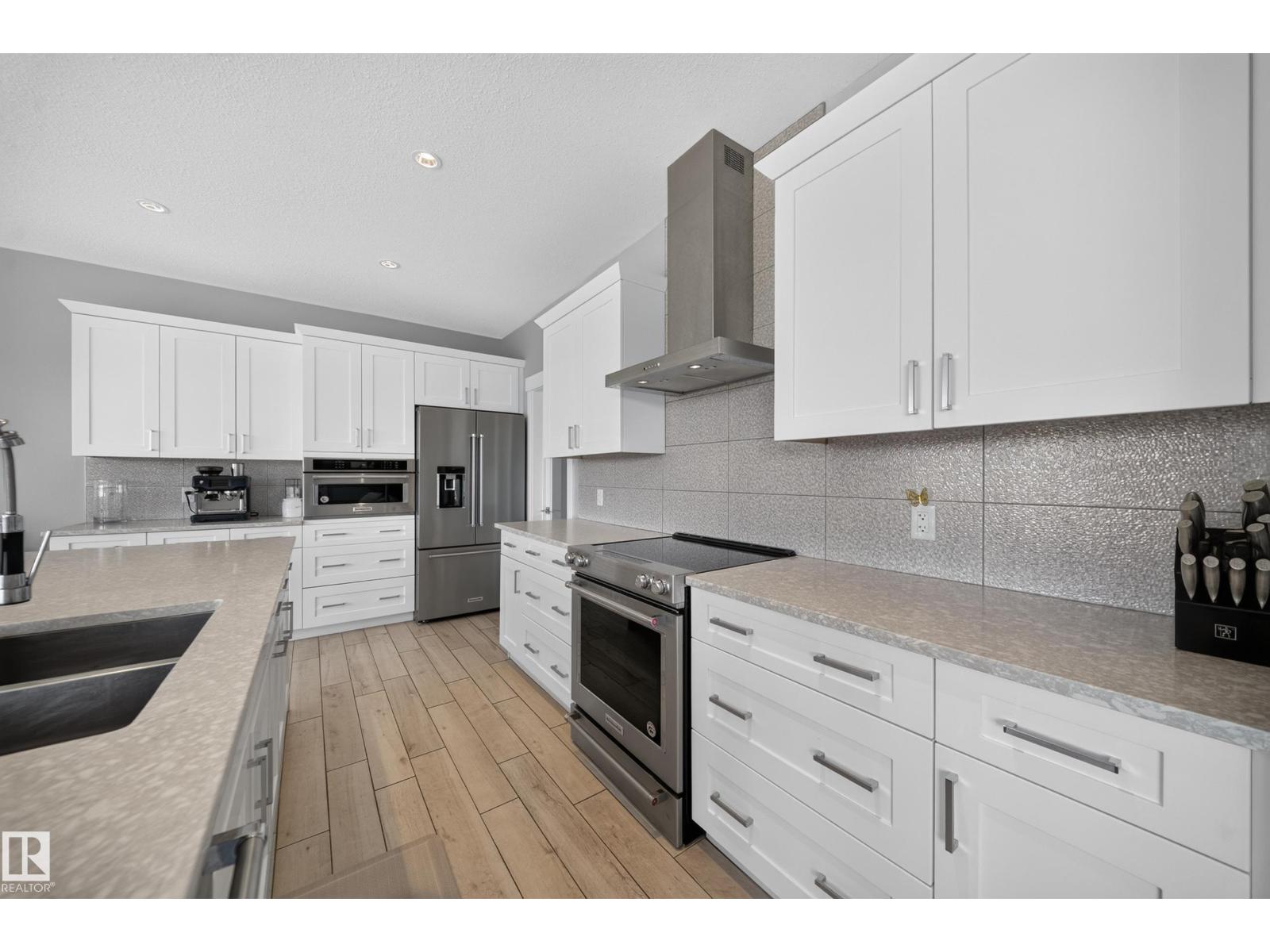 7640 179 AV NW - 24