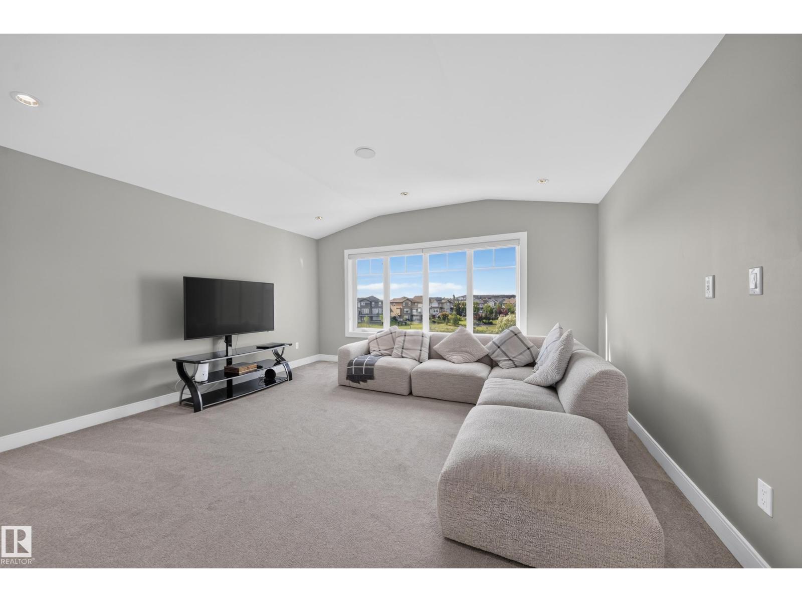 7640 179 AV NW - Image 32