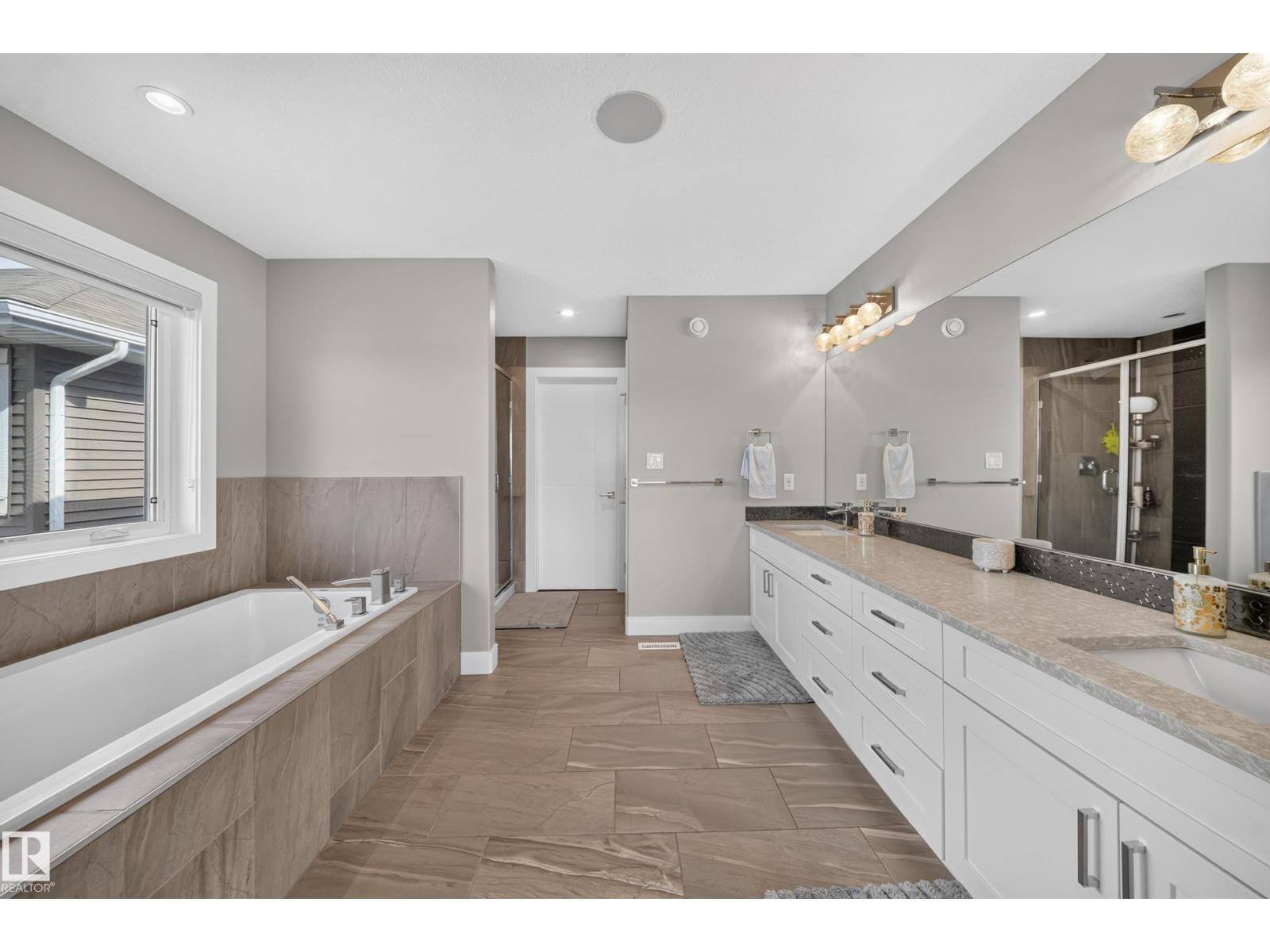 7640 179 AV NW - 40