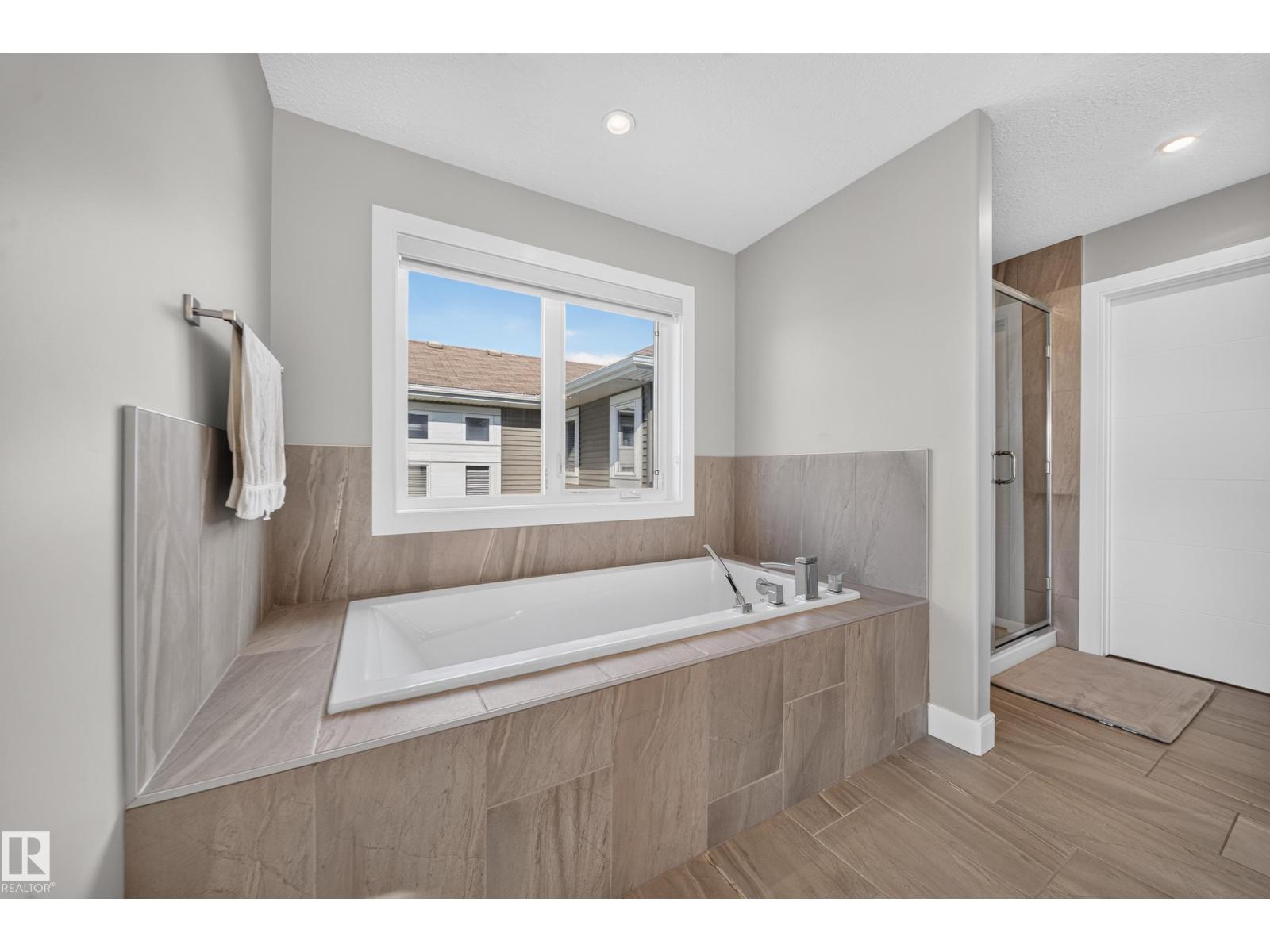 7640 179 AV NW - 42